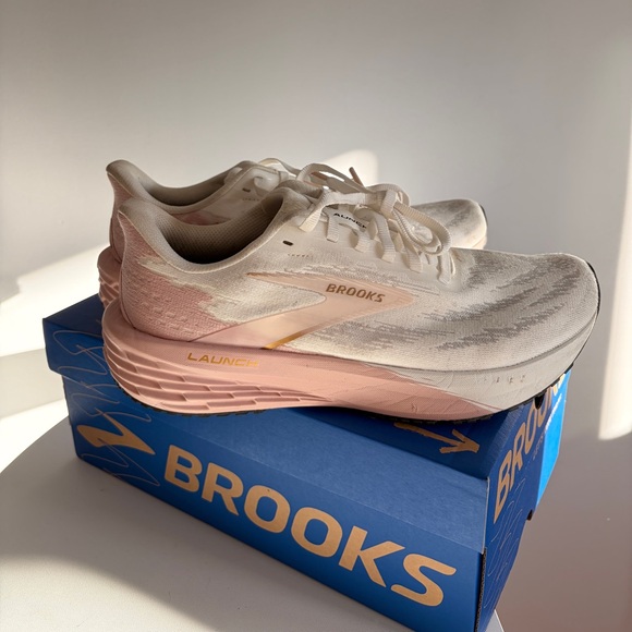 Brooks Launch 11 Women's 8 White Pink Gold Running Shoes - Picture 2 of 10